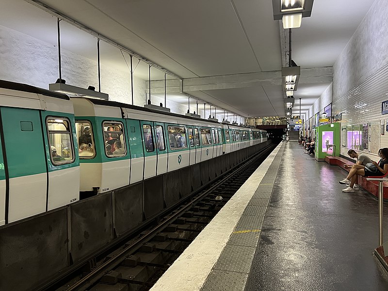 File:Station Mairie Clichy Métro Paris Ligne 13 - Clichy (FR92) - 2022-07-02 - 7.jpg