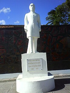 Statue de Victor Schoelcher à Schoelcher (Martinique).jpg