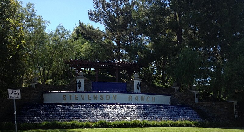 File:Stevenson Ranch Fountain 2.JPG