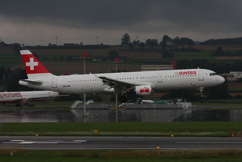 File:Swiss International Air Lines Airbus A321-111 HB-IOH (23896199913).jpg