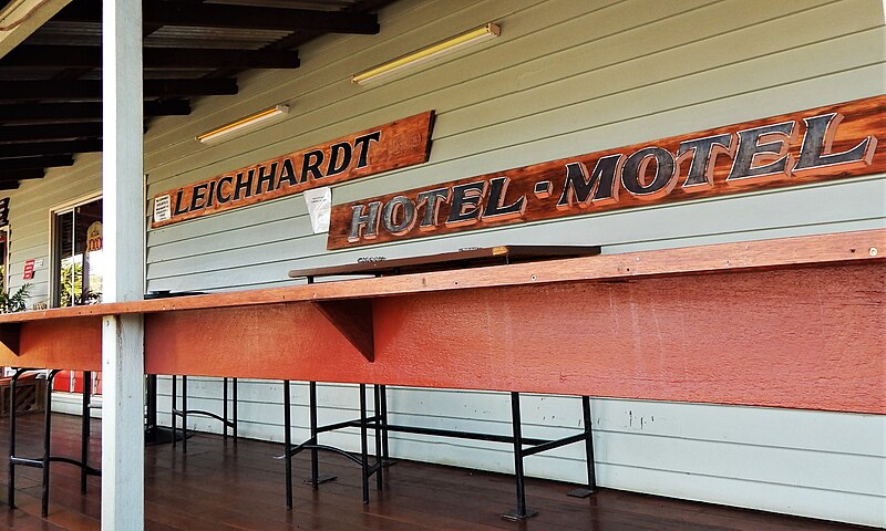 File:Taroom Leichhardt Hotel verandah June 2014.jpg