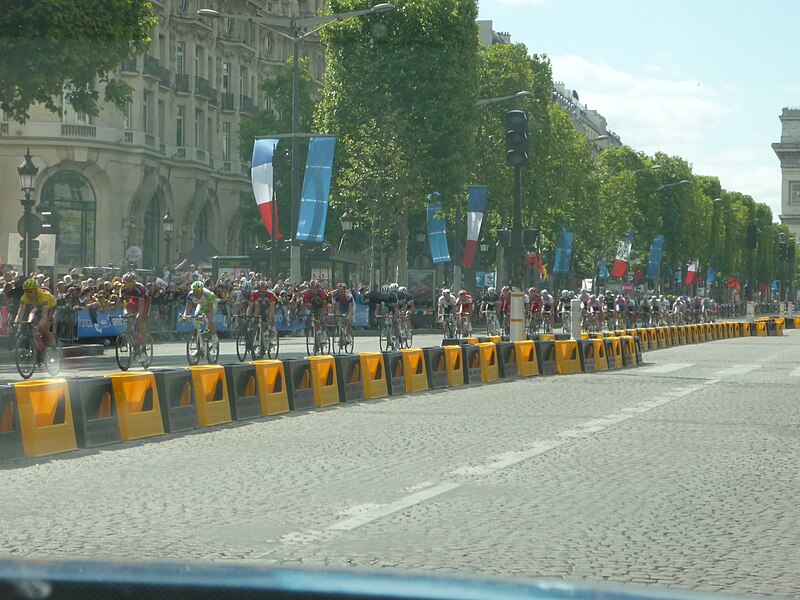 File:TdF 2011 Paris9.JPG