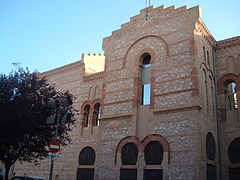 Fachada lateral del Teatro Chapí