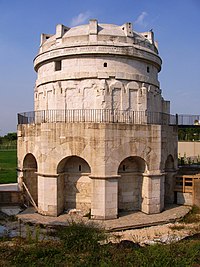 Teodorico Mausoleum - Ravenna, Italy.JPG