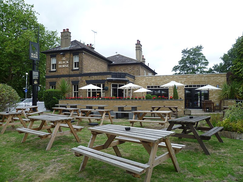 File:The Black Horse pub, Chipping Barnet.JPG