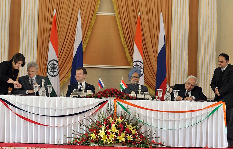 File:The Union Minister for Human Resource Development, Science & Technology, Earth Sciences and Communications and Information Technology, Shri Kapil Sibal and the Minister of Education & Science of Russian Federation.jpg