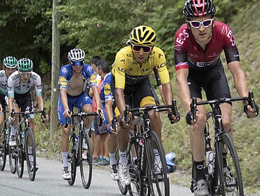 Tour de France 2019, group of favorites (48416905411) .jpg