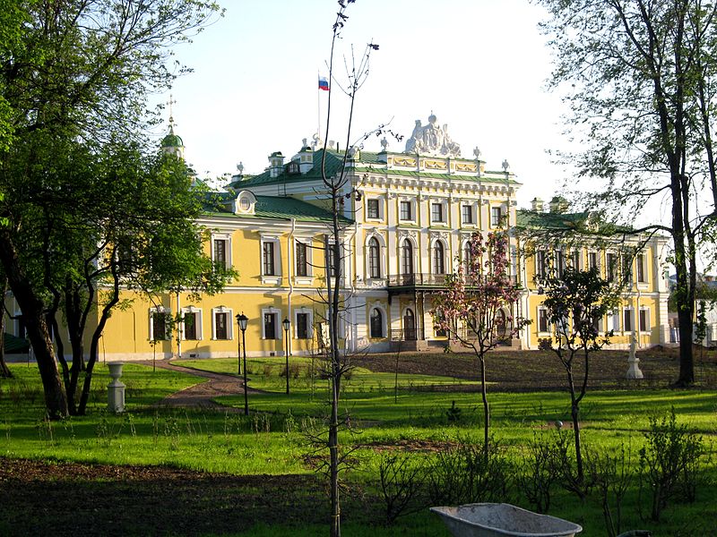 File:Travel Palace in Tver (2016).jpg
