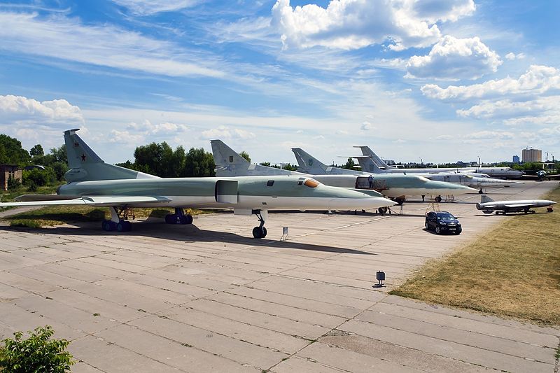 File:Tupolev Tu-22M Backfire, Soviet Union - Air Force JP7241946.jpg