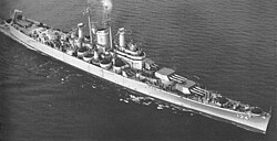 USS Des Moines (CA-134) em andamento no mar em 15 de novembro de 1948.jpg
