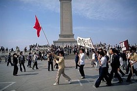 Dan acara na náměstí Tian an men, Čína 1989, foto Jiří Tondl.jpg