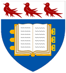 Universität von Victoria Escutcheon.png