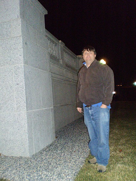 File:Utah State Capitol grounds, Thanksgiving evening - November 2008 - by Brandon Evershed (30) (18145157718).jpg