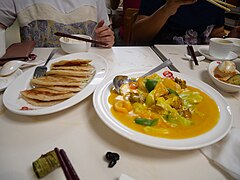 Vegetarian curry with pancake in Gala Veggie.jpg