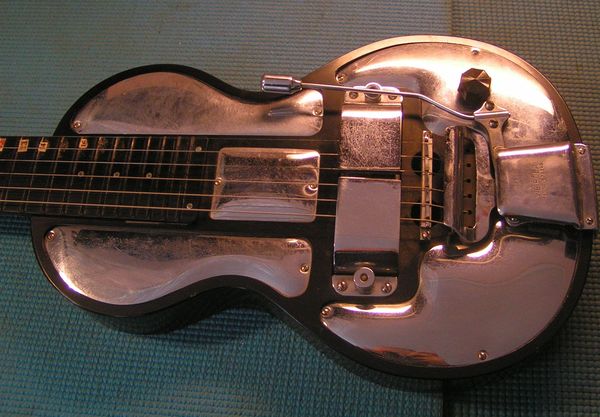 Kauffman Vibrola on Rickenbacker Electro Spanish