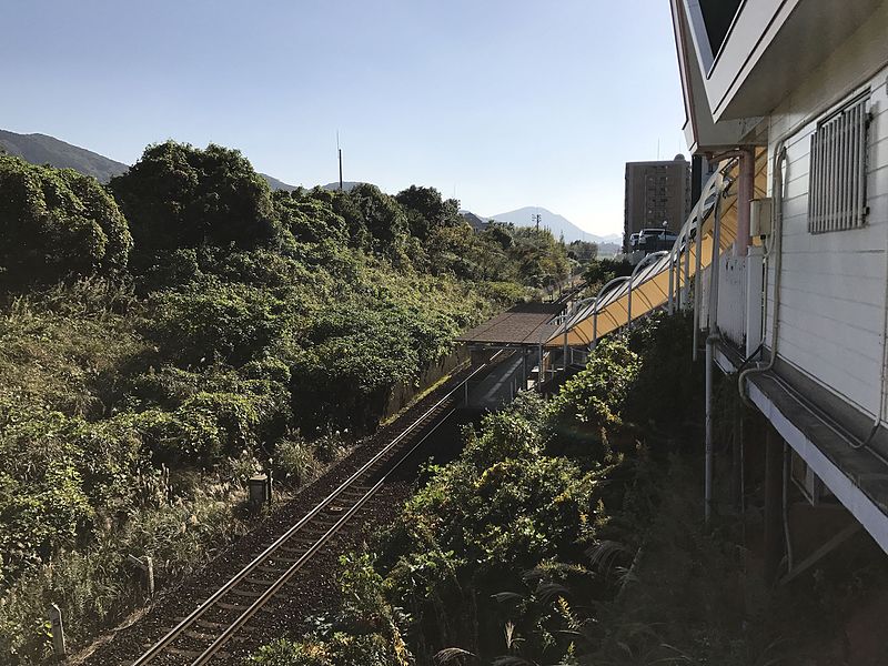 File:View of platform of Shii-Koen Station.jpg