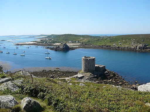 View to Cromwell's Castle from King Charles Fort - geograph.org.uk - 2734213