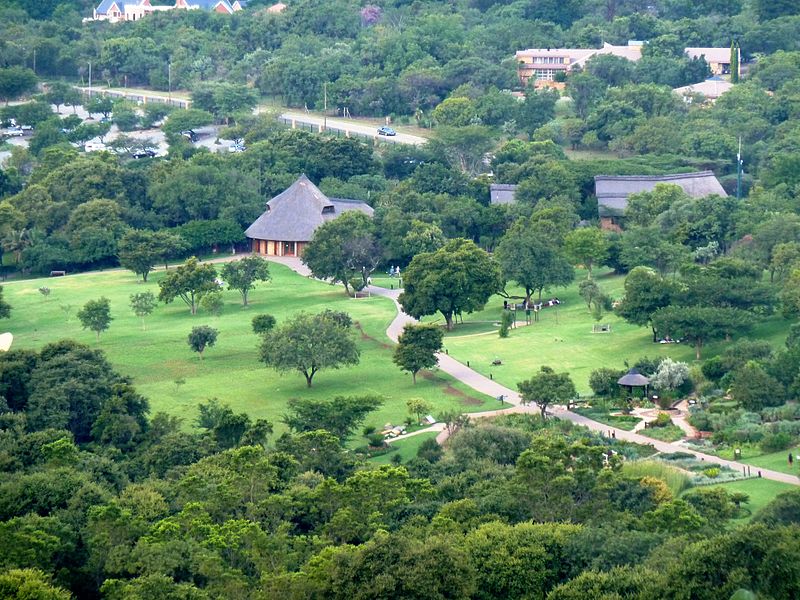 File:Walter Sisulu Nasionale Botaniese Tuin, uitsig a.jpg