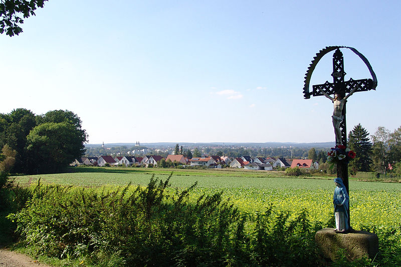 File:Wegkreuz in der Nähe von Weiden in der Oberpfalz.JPG