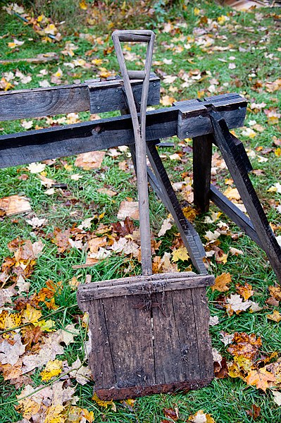 File:Wooden Shovel (6284297351).jpg