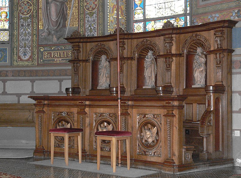 File:Wuchzenhofen Pfarrkirche Chor Chorgestühl rechts.jpg