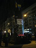 Постамент пам'ятника Леніну з плакатом.JPG