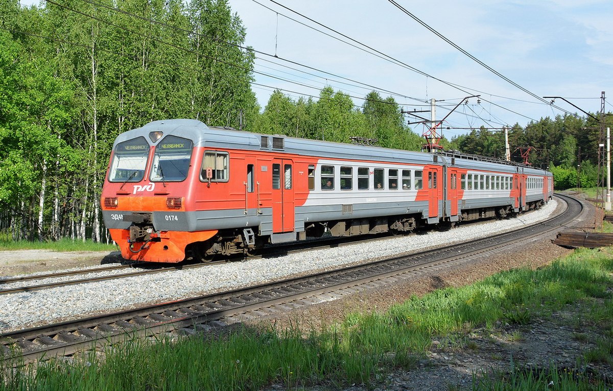 File:ЭД4М-0174, Россия, Челябинская область, перегон Миасс-I - Кисегач  (Trainpix 165182).jpg - Wikimedia Commons