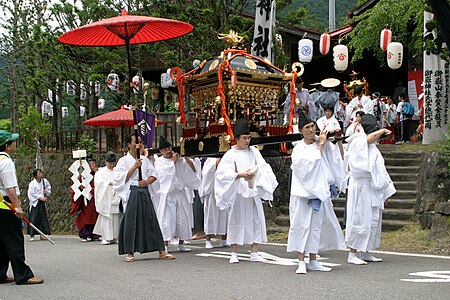 Tập_tin:御嶽神社王滝口_例大祭.jpg