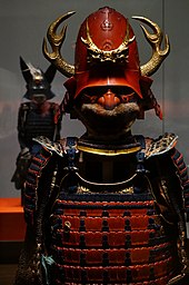 The itazane-structured dou (cuirass), the quirky designs of kabuto (helmet) and mengu (face guard), are typical features of the gusoku armour. Azuchi-Momoyama period, 16th-17th century, Suntory Museum of Art Zhu Qi Tu Shi Gua Zha Gan Mi Su Xuan Wei Ju Zu 2.jpg