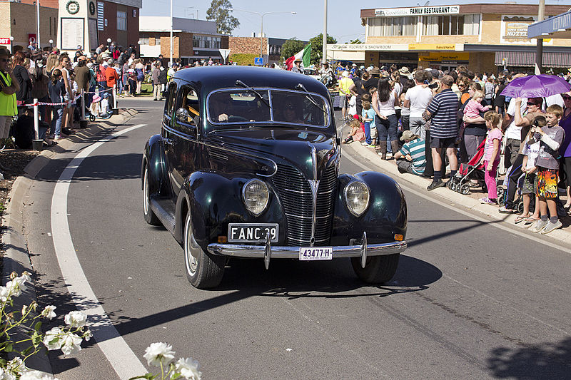 File:1939 Ford in the SunRice Festival parade in Pine Ave.jpg