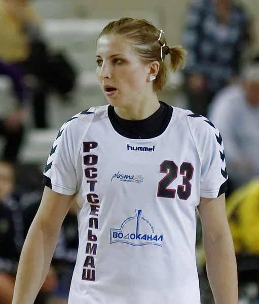 File:20130405 - Issy Paris Hand - Rostov-Don - Regina Shymkute - 01 (cropped).jpg