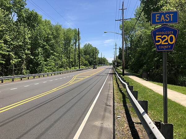 View east along CR 520 at CR 527 in Old Bridge