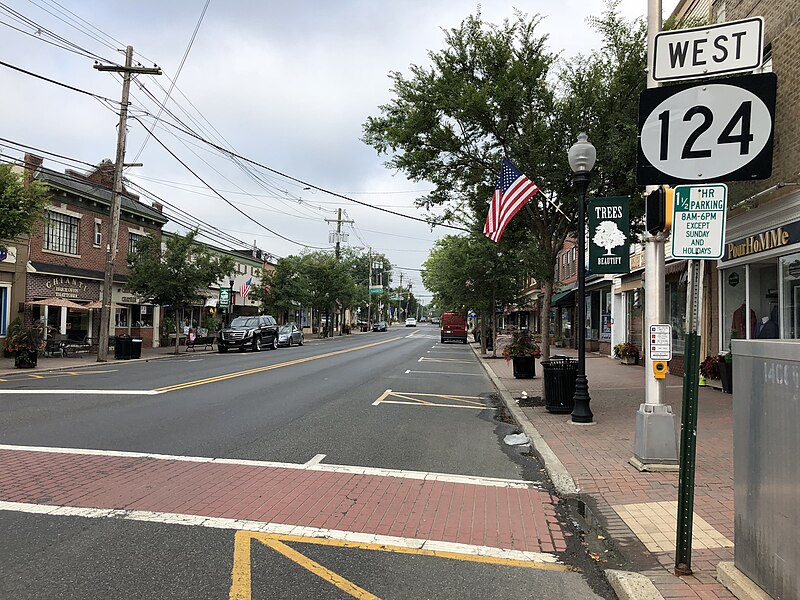 File:2018-08-07 09 09 10 View west along New Jersey State Route 124 (Main Street) at Morris County Route 607 (Passaic Avenue) in Chatham, Morris County, New Jersey.jpg