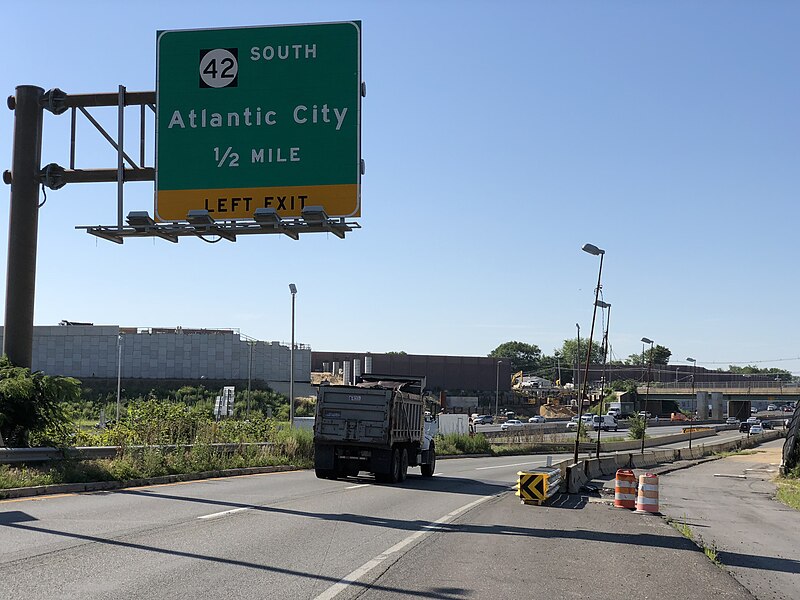 File:2020-07-15 09 20 14 View south along Interstate 295 (Camden Freeway) approaching the exit for New Jersey State Route 42 SOUTH (Atlantic City) in Bellmawr, Camden County, New Jersey.jpg