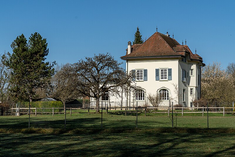 File:2021-Villars-sur-Glane-Schloss-Sainte-Apolline.jpg