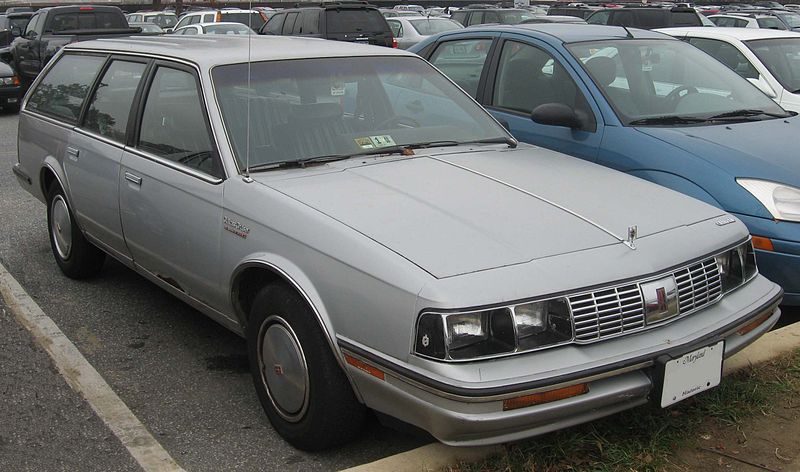 File:2nd-Oldsmobile-Cutlass-Cruiser.jpg