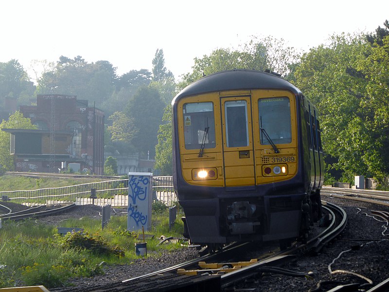 File:319369 to Sevenoaks (14073446971).jpg