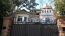 Filming took place partly at the historic Higgins-Verbeck-Hirsch Mansion in Los Angeles 637 S Lucerne LA.jpg