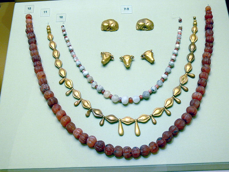 File:AMI - Schmuck 2.jpg