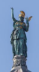 Statue der Athene auf der Kuppel des Museum