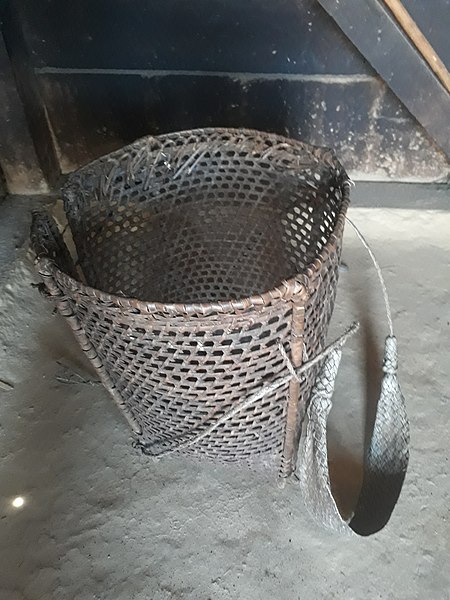 File:A Naga traditional basket.jpg