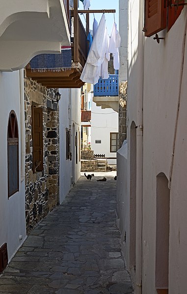 File:A side street in Mandraki. Nisyros, Greece.jpg