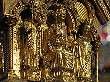 Detail: Charlemagne enthroned between church officials Aachen Pfalzkapelle SchreinKarl4.JPG