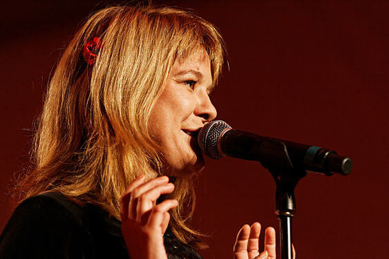 Agnès Bihl en concert lors de la fête de l'Humanité le 13 septembre 2013.