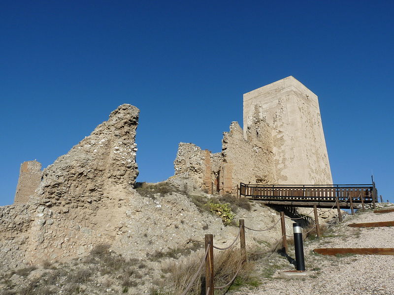 File:Alfajarín - Castillo 01.JPG