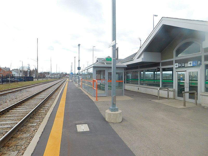 File:Allandale Waterfront Station (46830222175).jpg