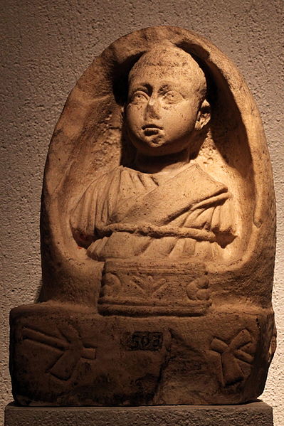 File:Altar with a child bust-MGR Lyon-IMG 9866.JPG