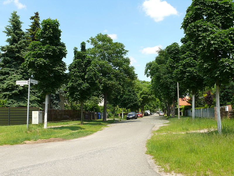 File:Altglienicke Sorbenstraße.JPG