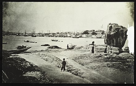 La ville et le port d'Amoy vu depuis l'île de Gulangyu (1874).