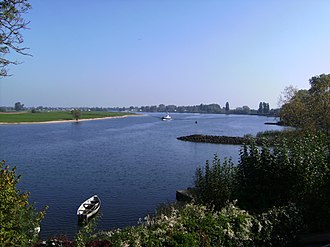 Near Andel Andel, zicht op Maas 2007.jpg